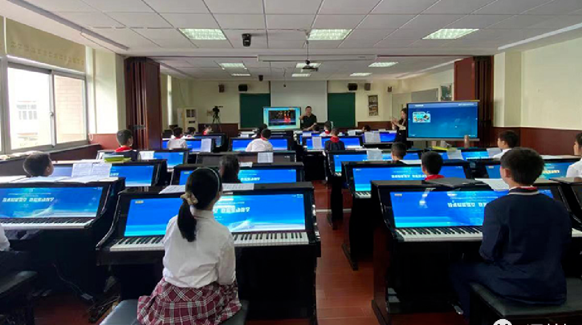 从“手忙脚乱”到“一键掌控”：数字化智能钢琴教室如何成为中小学音乐课的标配